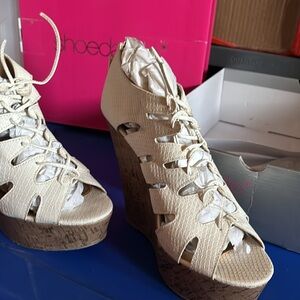 Shoedazzle wedges